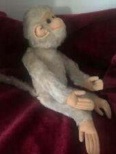 Ancien petit singe en peluche