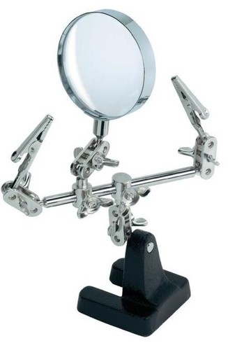 Troisième main avec - , loupe