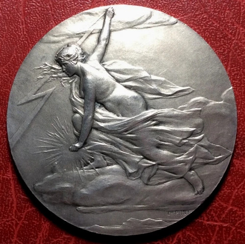 Une femme nue avec éclair - nue,