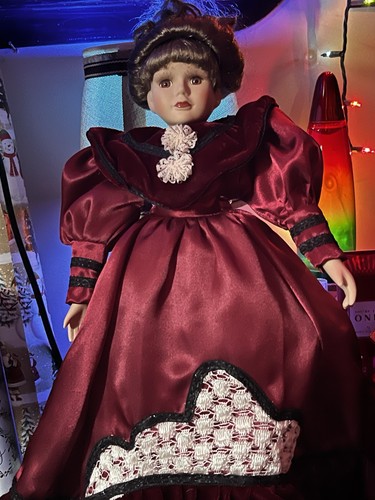 Poupée porcelaine vintage