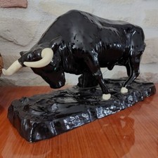 magnifique taureau en