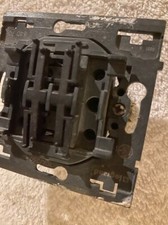 Double interrupteur va et vient  legrand sagane 84070 a vis et a griffes