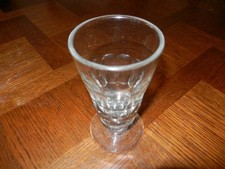 Verre à absinthe ancien en verre soufflé à facettes circa 1900