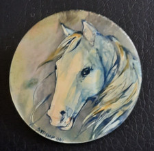 STROMBONI - JOLIE BROCHE ANCIENNE TETE DE CHEVAL SUR NACRE SIGNEE