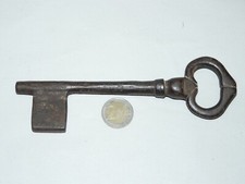 -BELLE ET GRANDE CLE  XVIIIe fer forgé collection HAUTE EPOQUE vitrine clef key