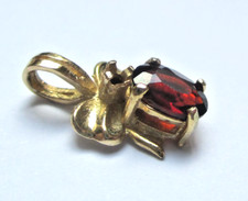 Ancien Pendentif plaqué or poinçon serti de rubis à facettes bijou vintage 1983