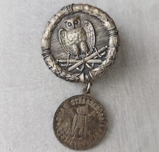 Ancienne médaille / broche militaire, décor chouette / Eule, AD. Schwerdt, WW2