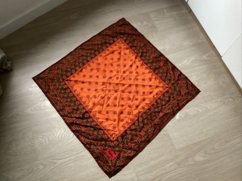 Carré foulard yves saint - yves,