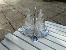 Huiler, vinaigrier  deux pièces  support inox poignée  ciselée Mayell England 