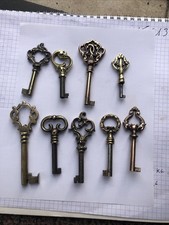 CLÉS  ANCIENNES PERCÉES DE