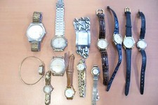 LOT MONTRES HOMME & FEMME  A VOIR !! EN L'ETAT .... MARQUE DIFFERENTES !