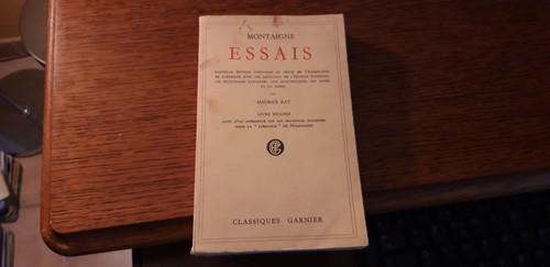 Montaigne essais livre - -,