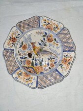 Une petite assiette en faïence de Desvres