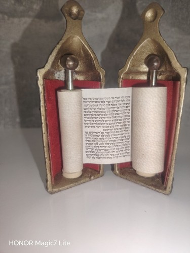 Rouleau torah dans présentoir - rouleau,