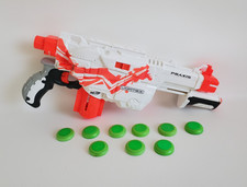 Nerf Vortex Praxis Blanc Rouge + 9 Disques Verts Inclus – Très Bon État – 46 cm