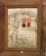 10/25 (CBR476) Cadre avec médailles de la guerre 1914 1918 FRENCH MEDAL