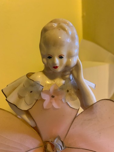 Demi figurine porcelaine - demi,