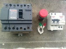 Disjoncteur 4 poles Compact NSA160N MERLIN GERIN 63Amp arret d urgence et bobine