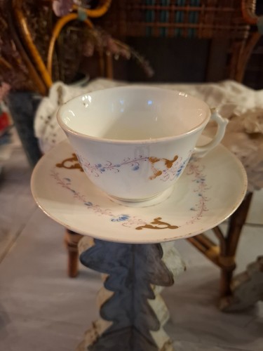 Ancienne tasse sous - tasse, et