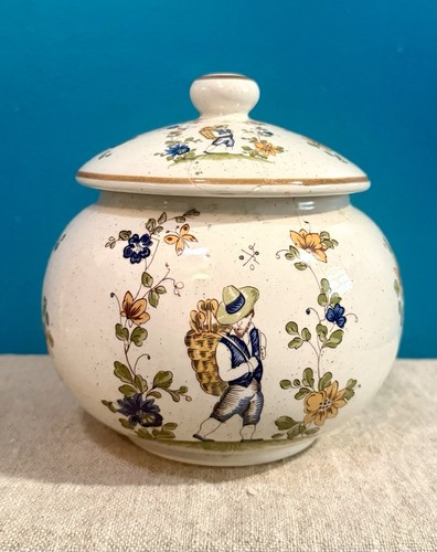 Vieux moustiers lidded biscuit - moustiers,