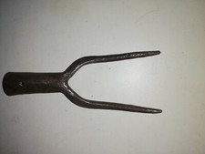 ROBUSTE FOURCHE A DEUX DENTS  POUR FAGOTS???