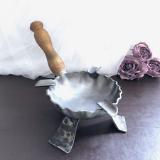 Grand cendrier artisanal fer forgé avec manche bois style brutaliste  vintage