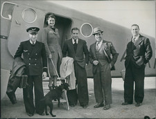La chanteuse Rina Ketty sortant d'un avion à Tunis, 1939, vintage silver pr
