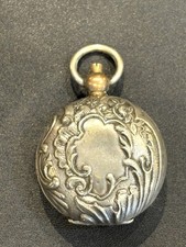 Porte Louis monnaie or en métal argenté style Rocaille