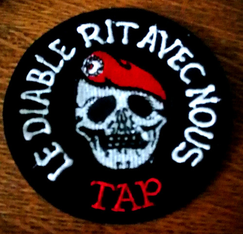 Diable rit avec nous tap - nous,