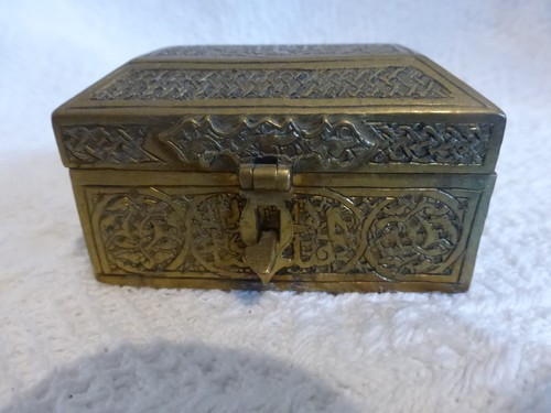 Ancien petit coffret - petit, boite