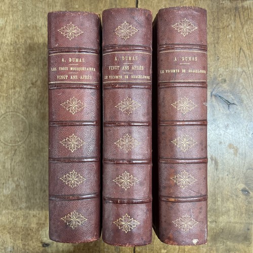 Complets les trois - complets,
