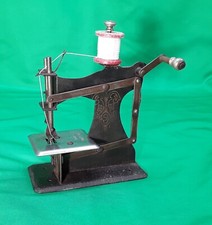 PETITE MACHINE A COUDRE ENFANT- SMJ - A MANIVELLE