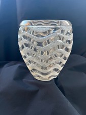 Lalique, vase "Méandres", verre, 1934, signé R.LALIQUE