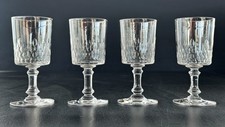 BACCARAT: 4 anciens verres à vin modèle RICHELIEU H 12,4 cm