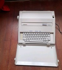 Ancienne Machine A Écrire