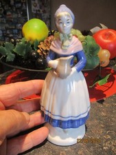 Jolie Fermière Dame au Pot à