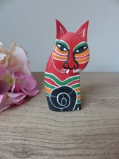Figurine chat assis coloré en bois sculpté et peint main, chat artisanal rouge