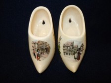 PAIRE DE SABOTS EN FAÏENCE ANNE EHRET RANRUPT ALSACE STYLE OBERNAI