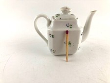 19th Small antique tea pot in Porcelain of Paris