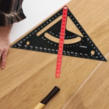 Équerre de charpentier à