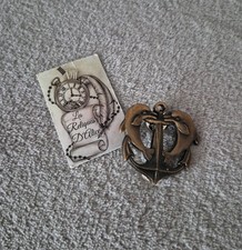 Insigne pin s - /, pin's