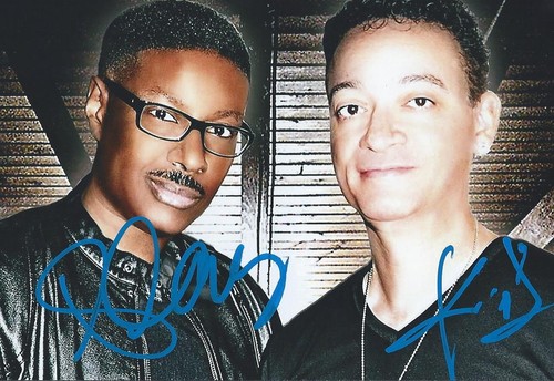Kid play signed auto - play, signed-auto