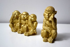 Statuettes de singes en