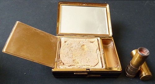 Poudrier minaudière laque