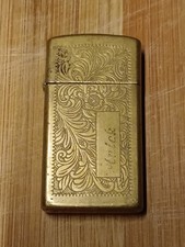 Briquet Ancien Zippo Slim Venetian 1652B Laiton / Gravé « Anick » – Août 1993  .