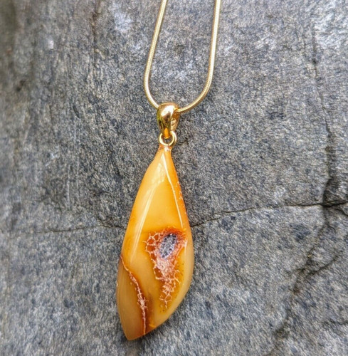 Pendentif goutte ambre naturel