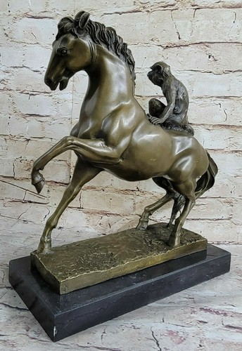 Sculpture bronze pur un - en, d'un