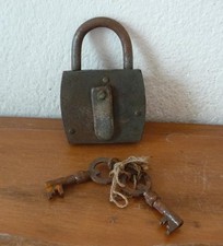 Ancien Cadenas SNCF   avec sa clef             dec11b