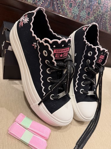 Converse chuck taylors - chuck,