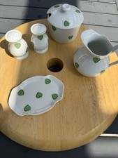 salières et poivrières Vide